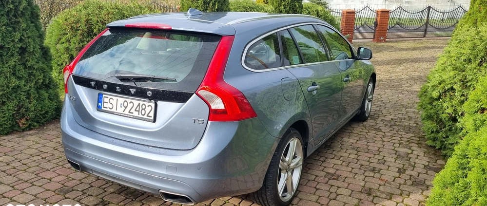 Volvo V60 cena 74900 przebieg: 65000, rok produkcji 2017 z Sieradz małe 631